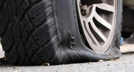 آموزش کنترل خودرو بعد از ترکیدن لاستیک عقب