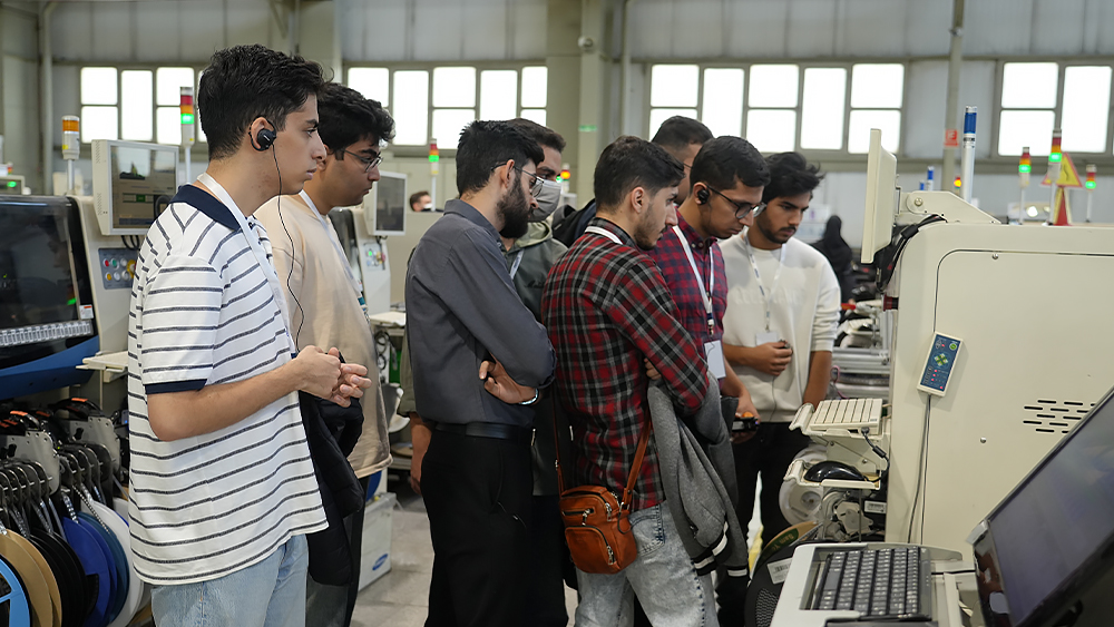 کروز میزبان دانشجویان شد