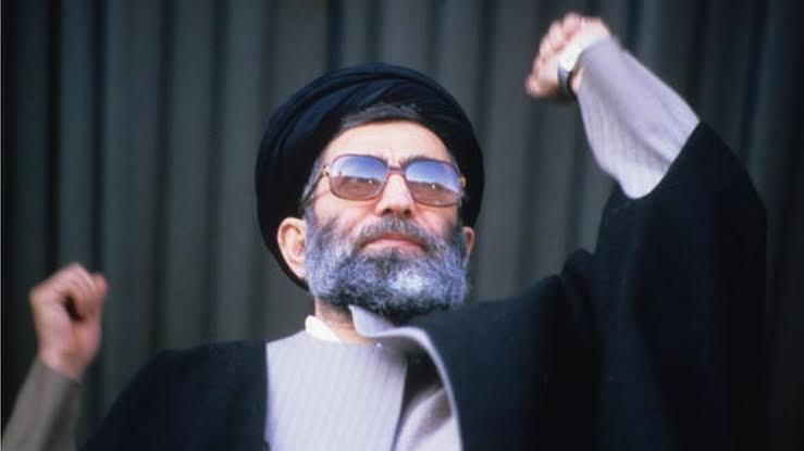 عملکرد آیت الله خامنه ای در کشور متجاوز به ایران، را ببینید