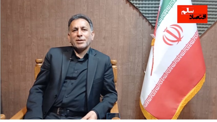 محمد شریعتمداری، باید به قانون تمکین کند و برود / خدا را خوش نمی آید اموال بازنشستگان را حیف و میل کنید / مجلس به پرونده پتروشیمی خلیج فارس ورود می کند / مردم نباید تاوان زیاده خواهی اینها را بدهند / حرص و ولع برای ماندن در پست نداشته باشند / نظر رئیس جمهور و مجلس، ماندن پاک نژاد است